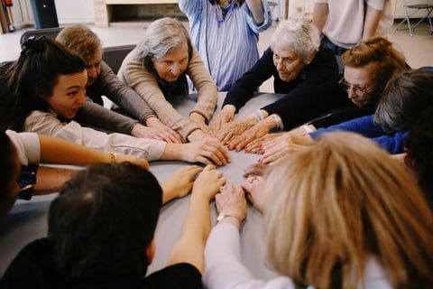 Alzheimer, danse et création collective : découvrez De ce(ux) qui nous reste, le film immersif porté par la compagnie BitterSweet et Perle Cayron.